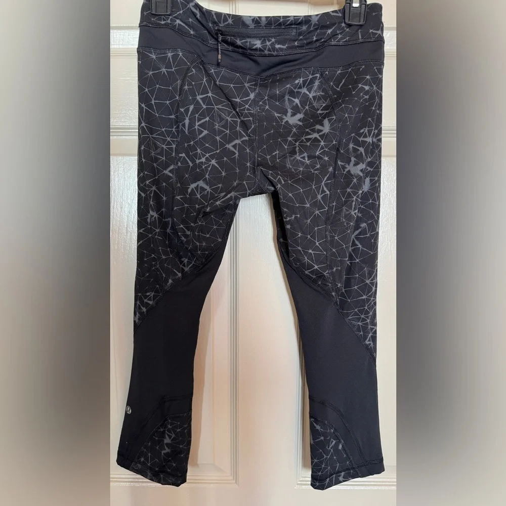 Lululemon Run Inspire II Crop 21” Sz 6 Black Gray Luxtreme Leggings - Picture 6 of 7